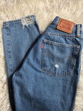 Levi's 501 Distressed